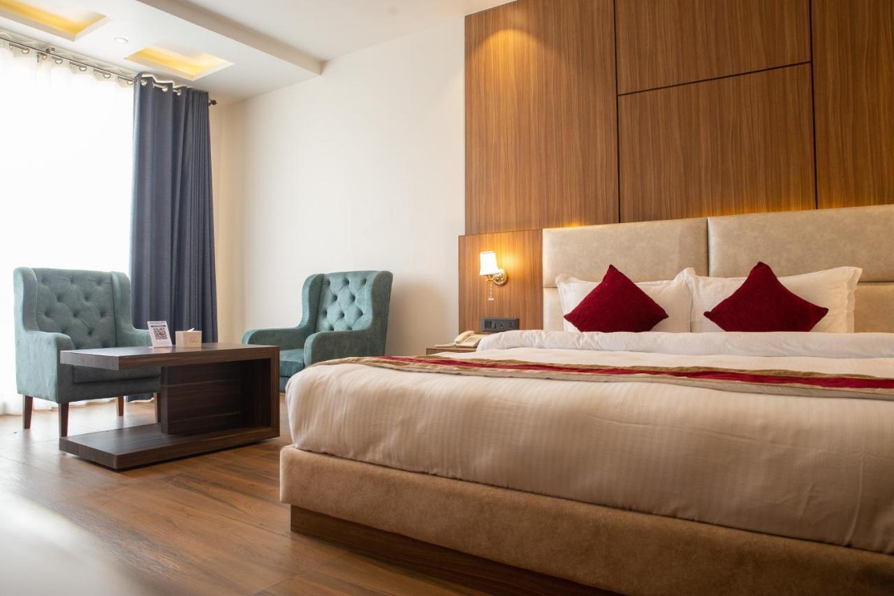 Asian Buddha Hotel Bhairāhawā Bagian luar foto